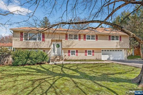 119 Dean St, Harrington Park, NJ, 07640-1352 | Card Image