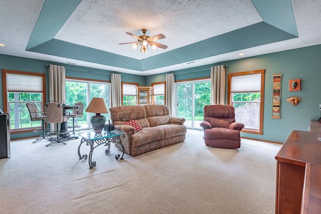Spacious Family Room | Image 39