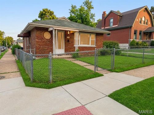 4050 Bates St, Saint Louis, MO, 63116-2947 | Card Image