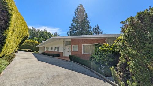 3196 Thompson Pl, West Vancouver, BC, V7V3E4 | Card Image