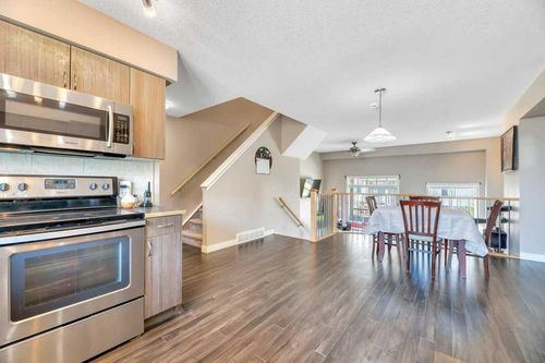 318 Strathcona Cir, Strathmore, AB, T1P0B1 | Card Image