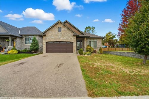 11 Cottonwood St, Waterford, ON, N0E1Y0 | Card Image