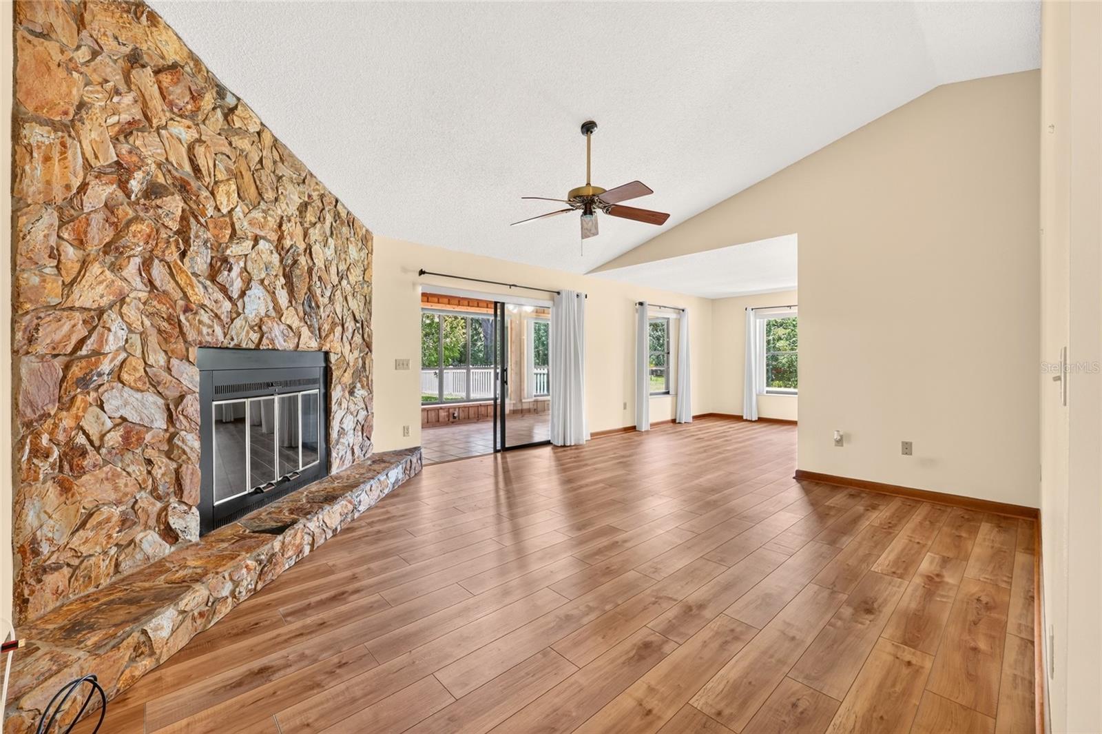 Residential in DUNNELLON 4