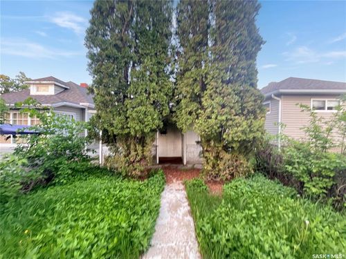 521 3rd Ave Ne, Swift Current, SK, S9H2H3 | Card Image