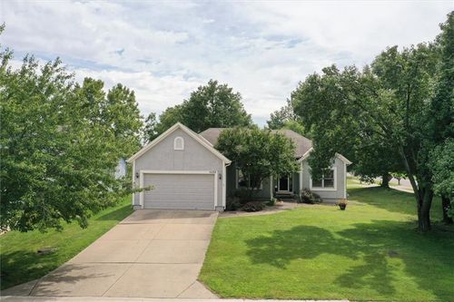 18299 W 155th Ter, Olathe, KS, 66062-6719 | Card Image