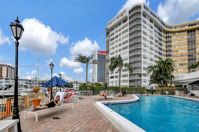 114 - 100 Golden Isles Dr, Condo with 2 bedrooms, 2 bathrooms and null parking in Hallandale Beach FL | Image 2