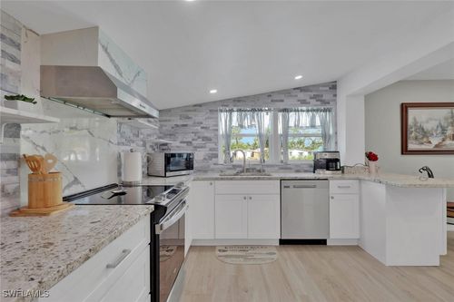 829 107th Ave N, Naples, FL, 34108-1888 | Card Image