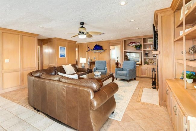247 Schooner Dr, House other with 3 bedrooms, 2 bathrooms and 5 parking in Freeport TX | Image 8