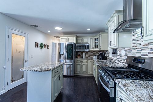 180 Elena St, Cranston, RI, 02920-4325 | Card Image