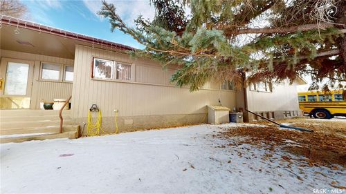 e-135-145 3rd St E, Fox Valley, SK, S0N0B3 | Card Image