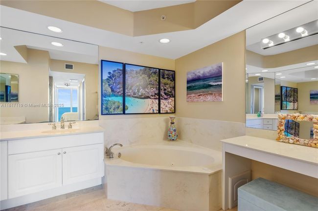 APT-7C - 3000 N Highway A1a, Condo with 3 bedrooms, 3 bathrooms and null parking in Hutchinson Island FL | Image 25