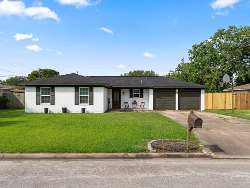 3832 Holly Glen Dr, Bay City, TX, 77414-6933 | Card Image