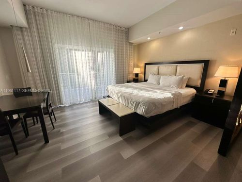 910-5300 Nw 87th Ave, Doral, FL, 33178-2102 | Card Image