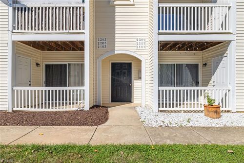 2201 Lambeth Farm Ln N, Kernersville, NC, 27284-2080 | Card Image