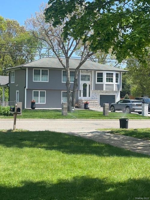 331 American Blvd, Brentwood, NY, 11717-5614 | Card Image