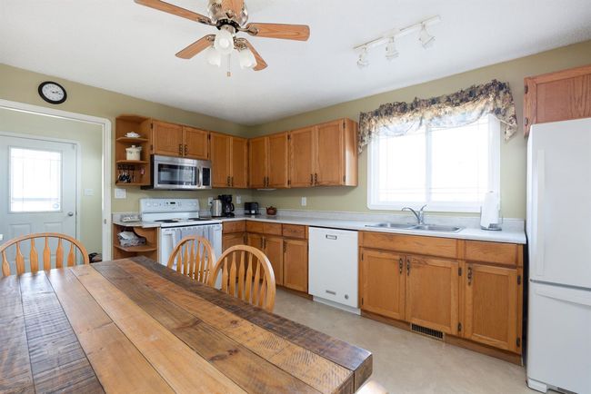 104 Simpson Way, House detached with 3 bedrooms, 2 bathrooms and 8 parking in Fort Mcmurray AB | Image 4