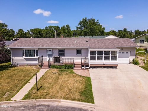 1365 Central Ave N, Valley City, ND, 58072-2143 | Card Image
