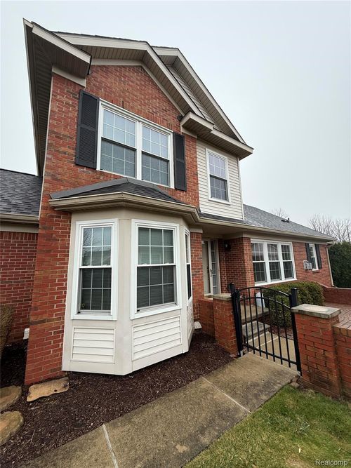 21629 Knights Ln, Brownstown Twp, MI, 48183-7617 | Card Image