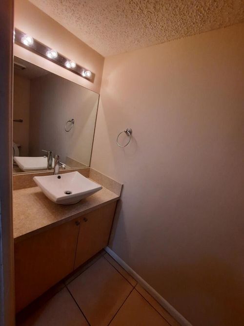 apt-19c-1440 N Lawnwood Cir, Fort Pierce, FL, 34950-4993 | Card Image