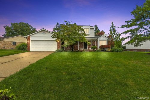 2326 Highsplint Dr, Rochester Hills, MI, 48307-3721 | Card Image