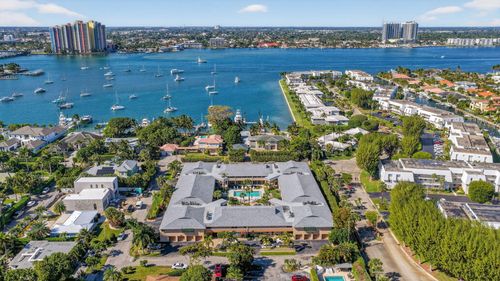 201-1100 Surf Rd, Riviera Beach, FL, 33404-3855 | Card Image