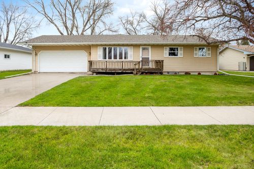 2813 Elm St N, Fargo, ND, 58102-1701 | Card Image