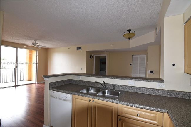 APT-202 - 2151 W Preserve Way, Condo with 2 bedrooms, 2 bathrooms and null parking in Miramar FL | Image 9