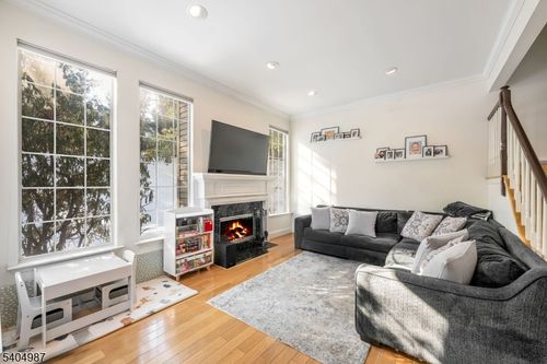 10 Witherspoon Ct, Morristown, NJ, 07960-2730 | Card Image