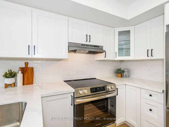 103 - 173 William Duncan Rd, Condo with 2 bedrooms, 2 bathrooms and null parking in North York ON | Image 7
