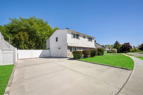 13 Squirrel Lane, Hempstead, NY, 11756 | Card Image