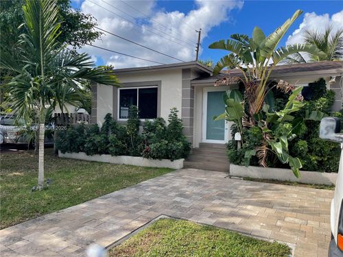 15760 Ne 18th Ct, North Miami Beach, FL, 33162-5728 | Card Image