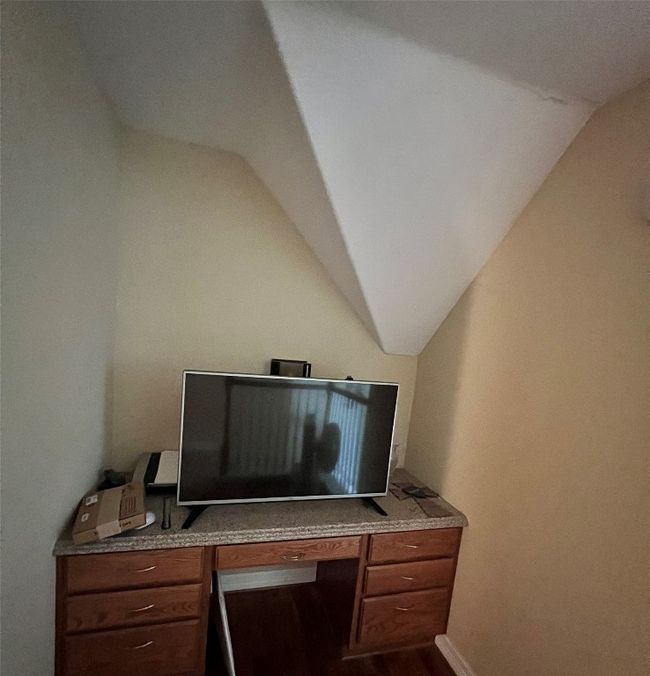 Detailed view of a desk and baseboards | Image 18