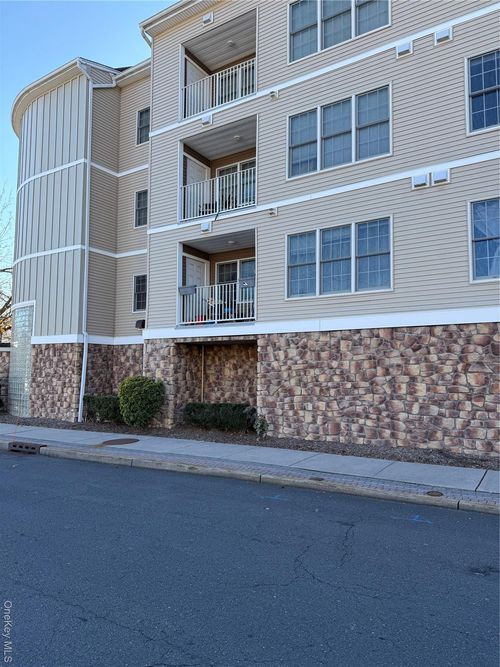 unit-304-3 Cross St, Suffern, NY, 10901-4650 | Card Image