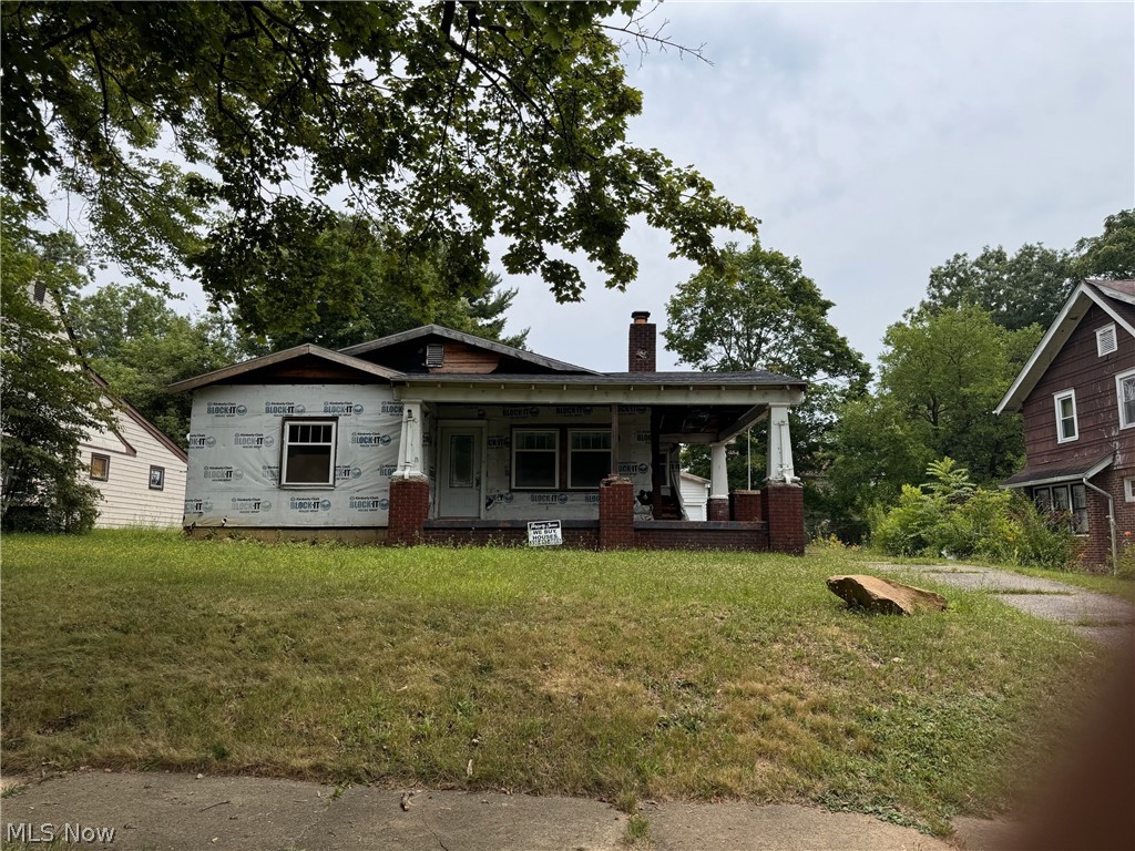 Roslyn Ave, Akron, OH 44320