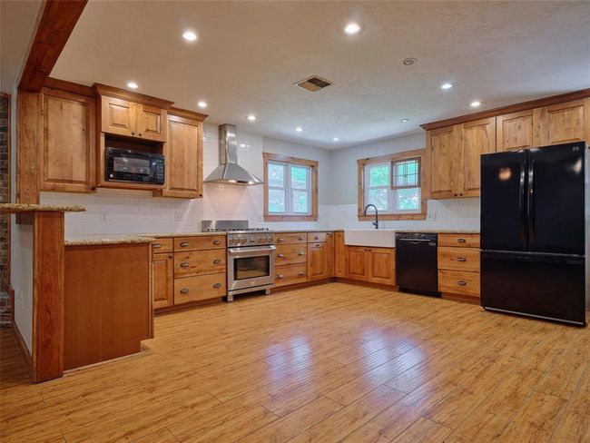 12021 Fm 1994 Rd, House other with 4 bedrooms, 3 bathrooms and 4 parking in Guy TX | Image 12