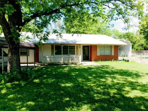 200 W Spencer St, Bangs, TX, 76823-3033 | Card Image