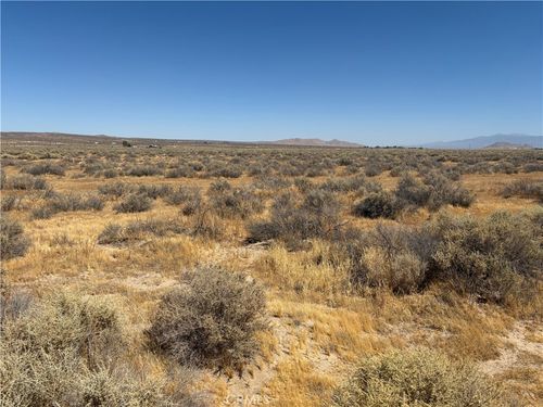 125 Ste Vic Dv, Lancaster, CA, 93535 | Card Image