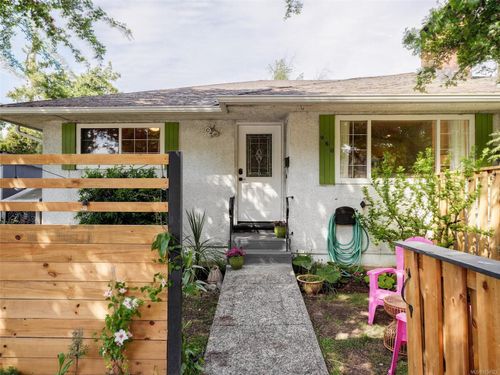 960 Selkirk Ave, Esquimalt, BC, V9A2V3 | Card Image