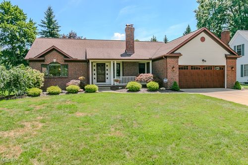 9258 Cherrystone Dr, Mentor, OH, 44060-6470 | Card Image