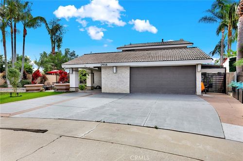 17928 Toiyabe Cir, Fountain Valley, CA, 92708-5142 | Card Image