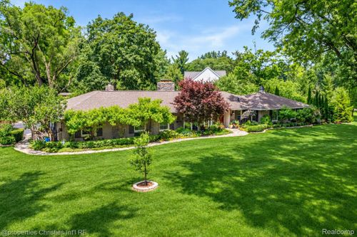 32765 Eastlady Dr, Beverly Hills, MI, 48025-2711 | Card Image