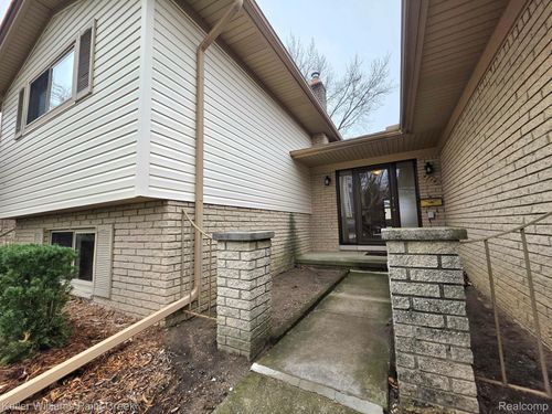 4714 Pickwick Dr, Sterling Heights, MI, 48310-4643 | Card Image