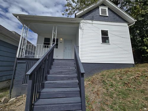 102 Weekley St, Clarksburg, WV, 26301-2538 | Card Image