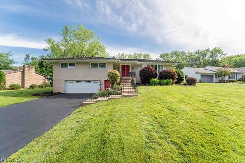 23225 Bryden Rd, Shaker Heights, OH, 44122-4016 | Card Image