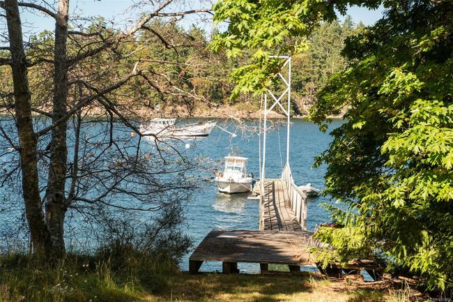 207 Welbury Dr, House other with 3 bedrooms, 2 bathrooms and 10 parking in Salt Spring Island BC | Image 6