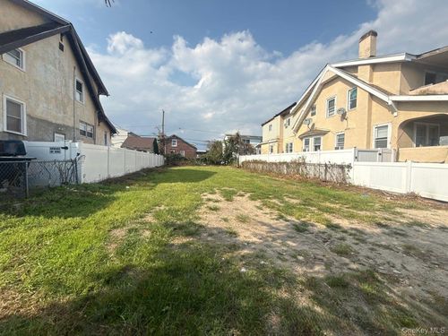 61 E Fulton St, Long Beach, NY, 11561-2102 | Card Image