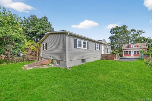 14 Myrtle Ave, New Windsor, NY, 12553-6524 | Card Image