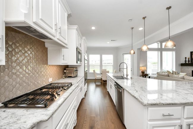 Gourmet kitchen with SS appliavnces | Image 14