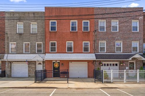 12 Egan Ct, Bayonne, NJ, 07002-4205 | Card Image