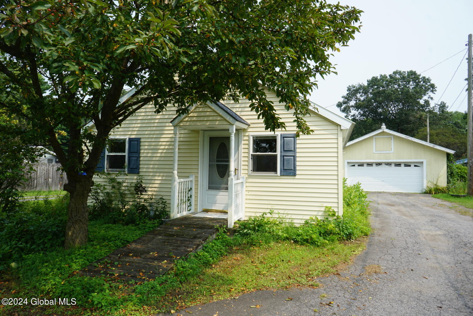 Dean Rd, Hudson Falls, NY 12839
